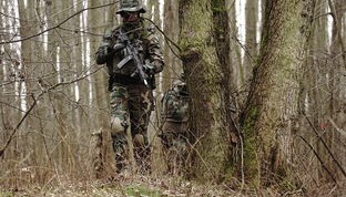 开云体育入口客服-英超球队使用动态战术模拟提升防线横移速度的应用研究，英超攻防转换